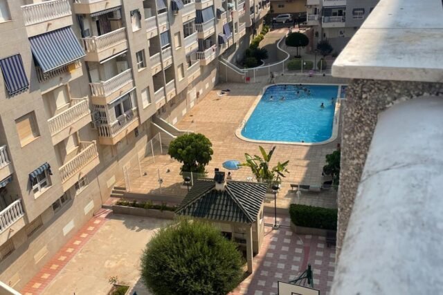 Ático De 1 Habitación Con Piscina